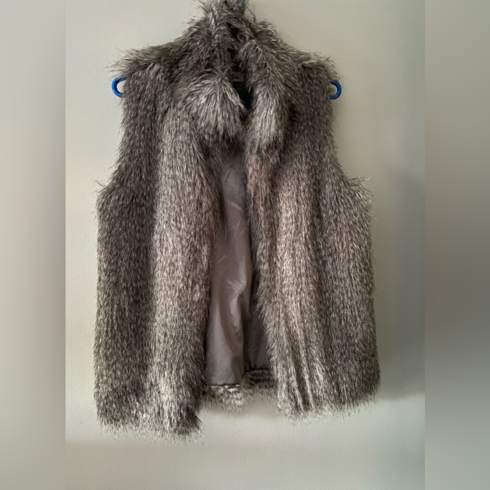 Calvin Klein Faux Fur vest - Picture 1 of 7